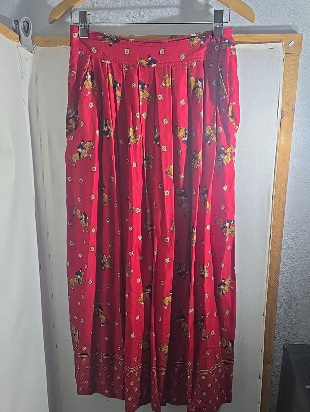 Chaus Red Equestrian-Print Pleated Skirt size 10